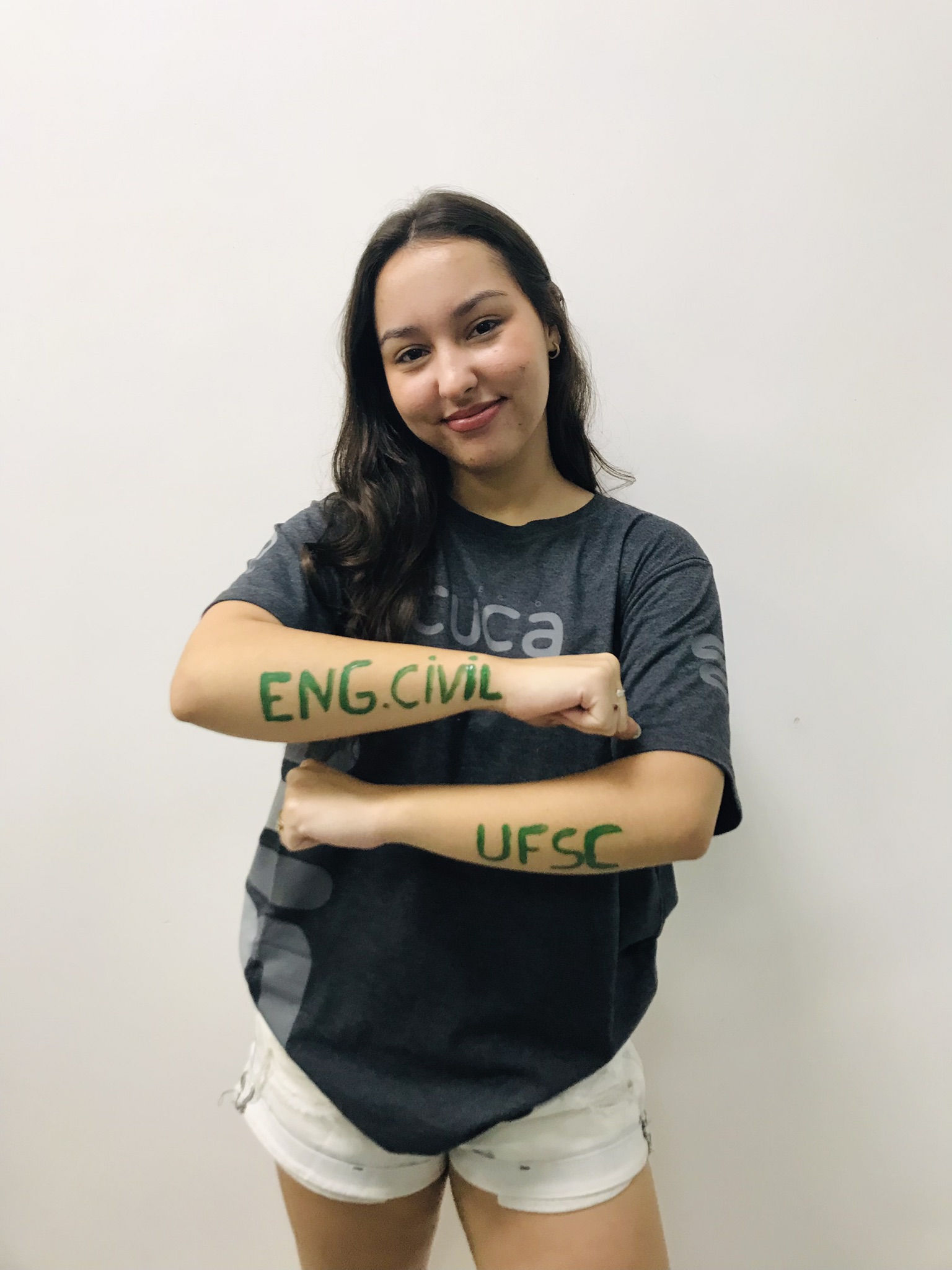 Bruna, aprovada em Engenharia Civil na UFSC